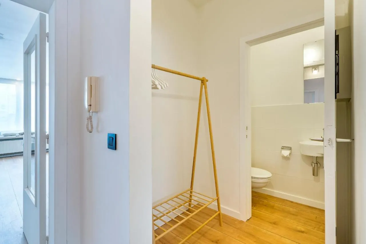 Ruim En Warm Appartement In De Winkelstraat Van Oostende 0*, Οστένδη