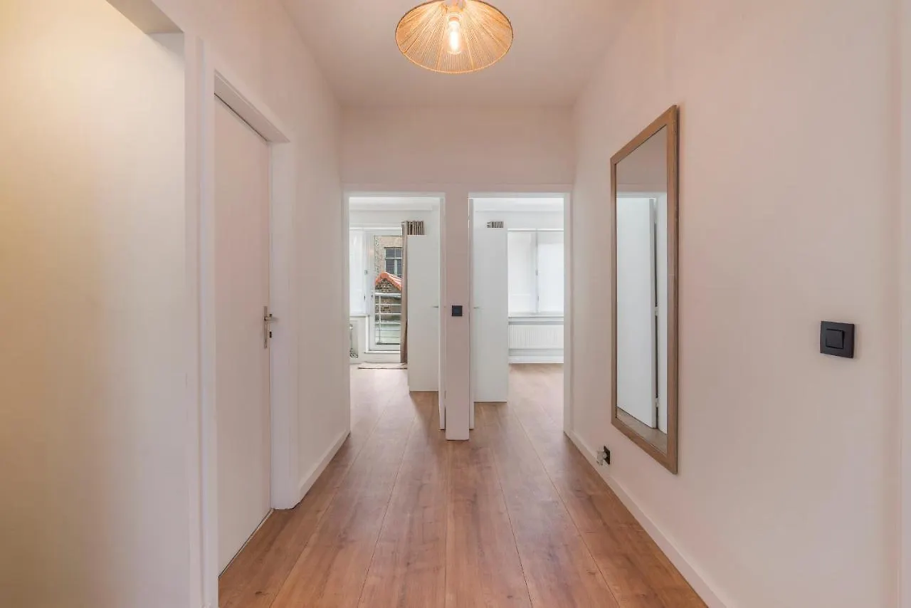Ruim En Warm Appartement In De Winkelstraat Van Oostende Διαμέρισμα