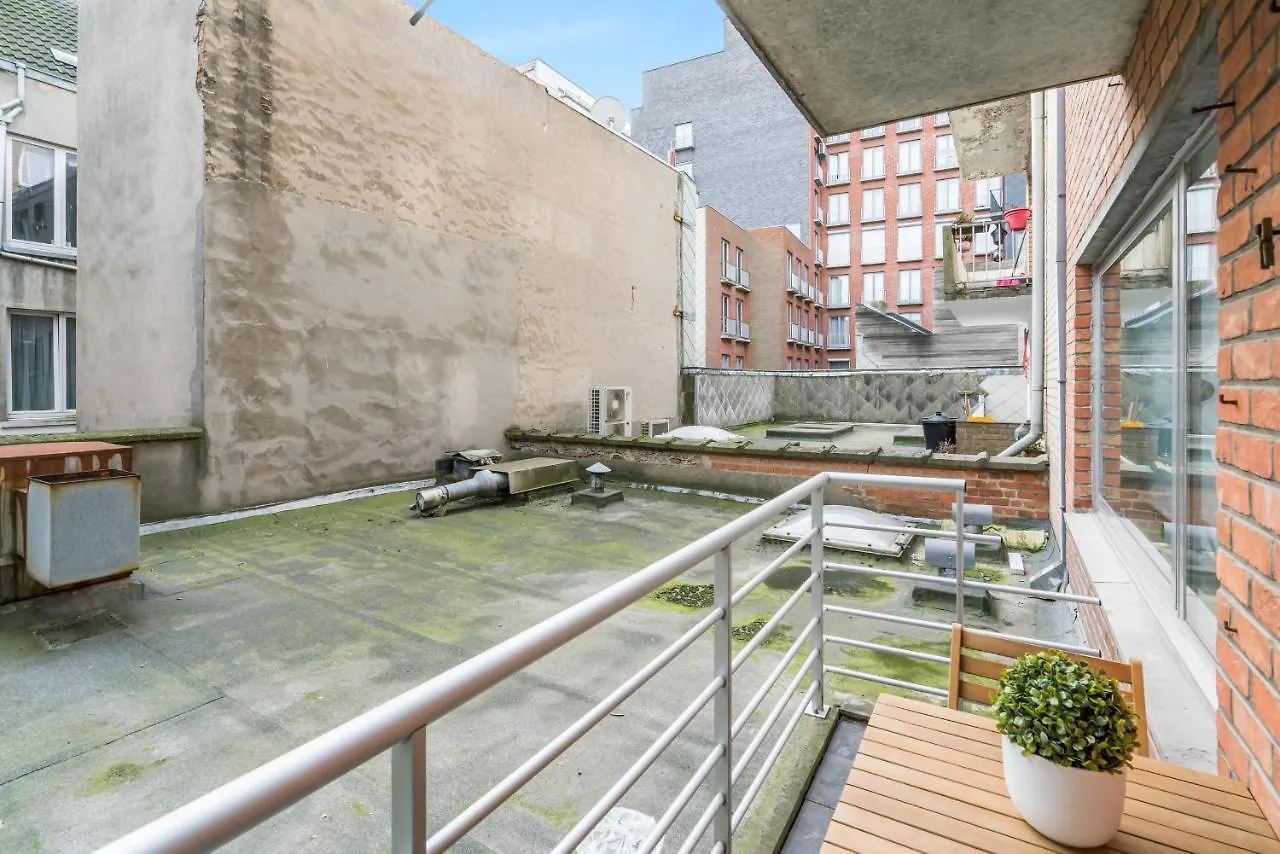 Ruim En Warm Appartement In De Winkelstraat Van Oostende 0*, Οστένδη